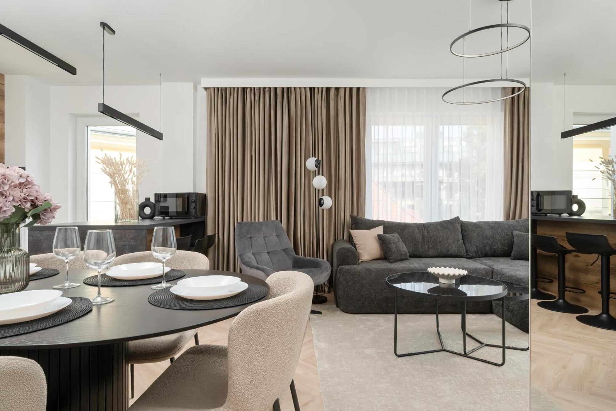 Elegancki Apartament Z Parkingiem Blisko Starego Miasta By Noclegi Renters วรอตซวาฟ ภายนอก รูปภาพ