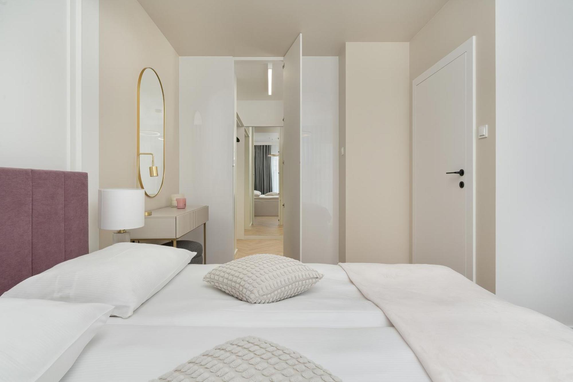 Elegancki Apartament Z Parkingiem Blisko Starego Miasta By Noclegi Renters วรอตซวาฟ ภายนอก รูปภาพ